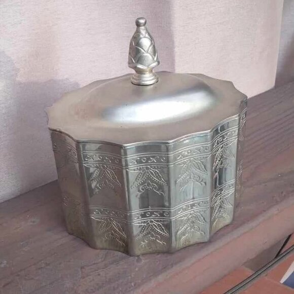 Godinger Silver Plated Etched Scalloped Pineapple Finial Lidded Trinket Box - Picture 1 of 11